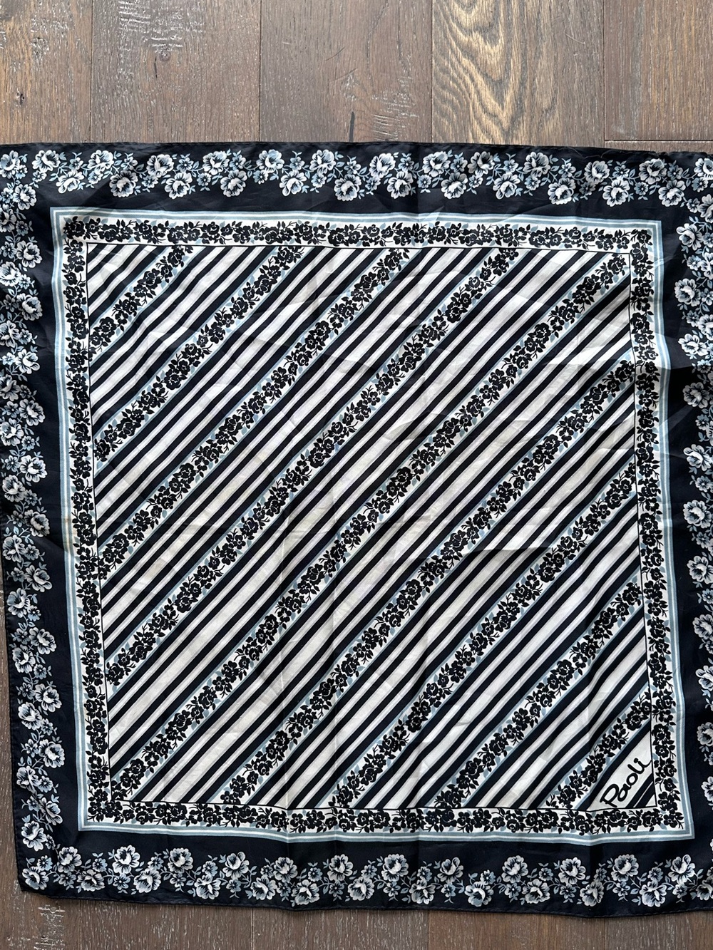 Vintage Paoli scarf poly